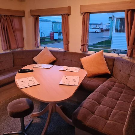 Cosy, Family Caravan Near The Beach Clacton-on-Sea Bagian luar foto
