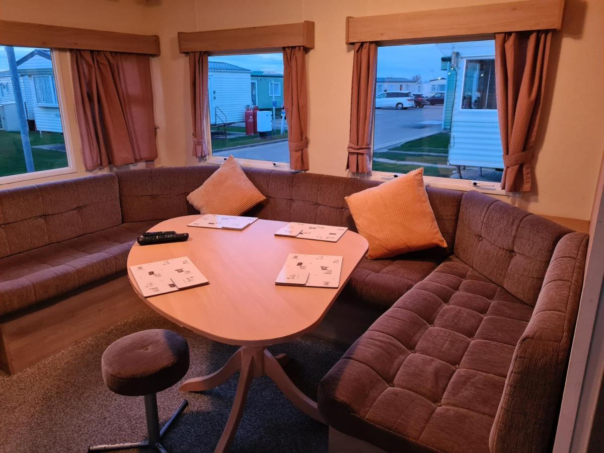 Cosy, Family Caravan Near The Beach Clacton-on-Sea Bagian luar foto