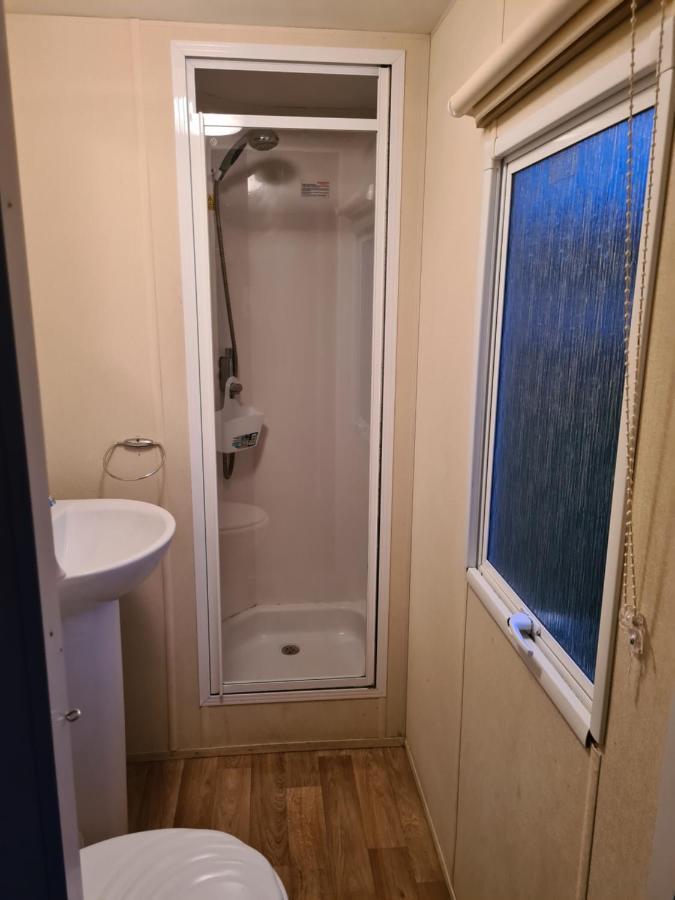 Cosy, Family Caravan Near The Beach Clacton-on-Sea Bagian luar foto