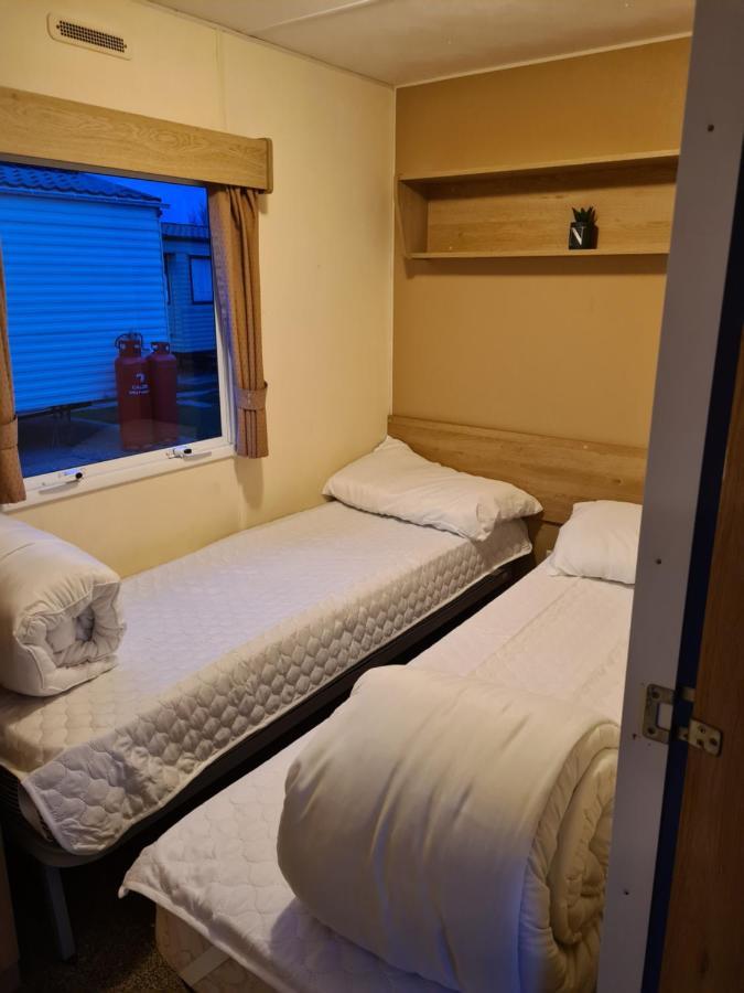 Cosy, Family Caravan Near The Beach Clacton-on-Sea Bagian luar foto